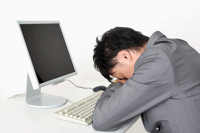 仕事中や外出中の急な睡魔を改善する方法！昼間の眠気をアッという間に解決
