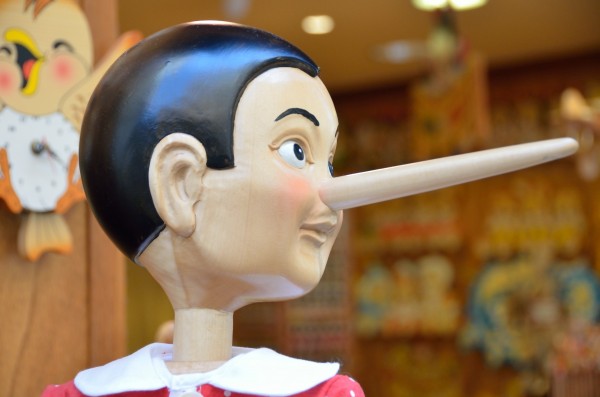 虚言癖はちょっとした嘘から始まる！失った信用を取り戻すための対策・改善策