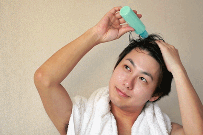 男性の薄毛は遺伝だけが原因ではなかった！M字ハゲや頭頂部のハゲなど、部位ごとの原因について