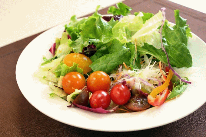 男性の肌荒れを解消してくれる食べ物と肌荒れを悪化させる食べ物の違いとは？